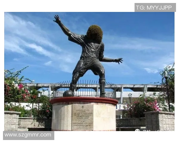 足球明星雕像的奇葩之作揭示了艺术与现实的巨大反差与争议